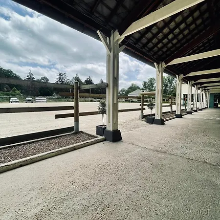 Horse Apartment Sylvains-les-Moulins