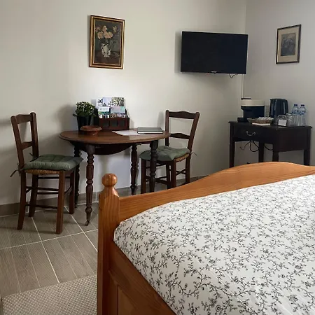 Horse Apartment Sylvains-les-Moulins